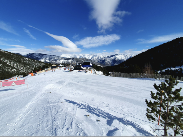 Las últimas nevadas permiten aumentar los kilómetros esquiables de las estaciones de FGC Turisme