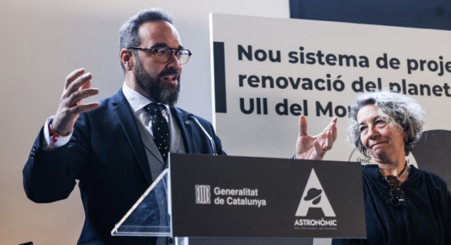 El consejero Fernández visita las obras de renovación del planetario del Ull del Montsec