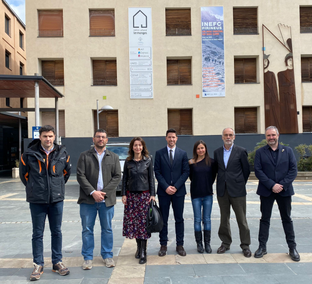 Ferrocarrils y el Institut Nacional d'Educació Física de Catalunya firman un acuerdo de colaboración para el uso de equipamientos deportivos en la estación de La Molina