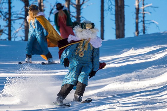 Las seis estaciones de montaña de FGC Turisme, a punto para la Navidad con grosores de nieve que superan el metro