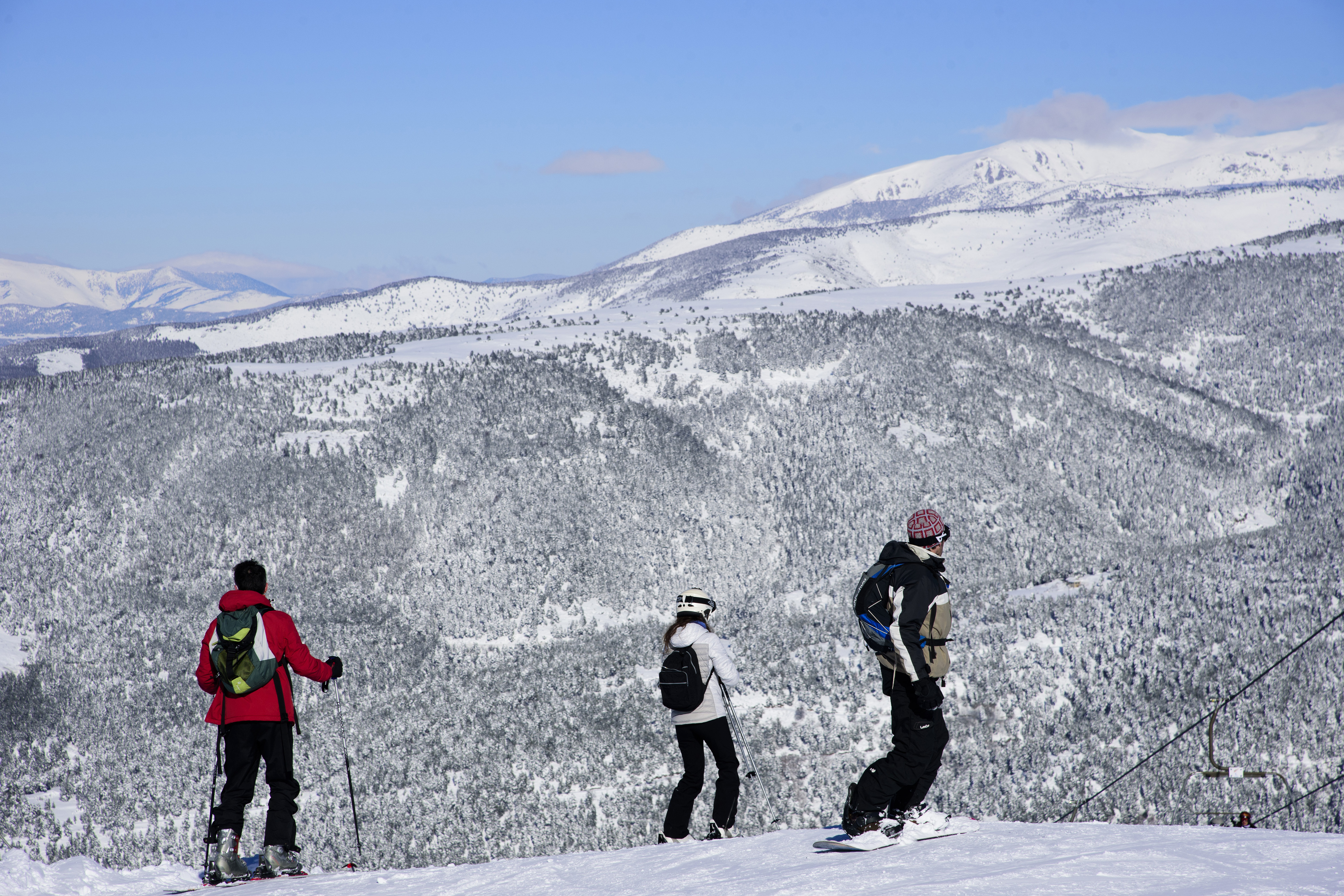 Ropa de esquí: todo lo que necesitas para un gran día en la nieve